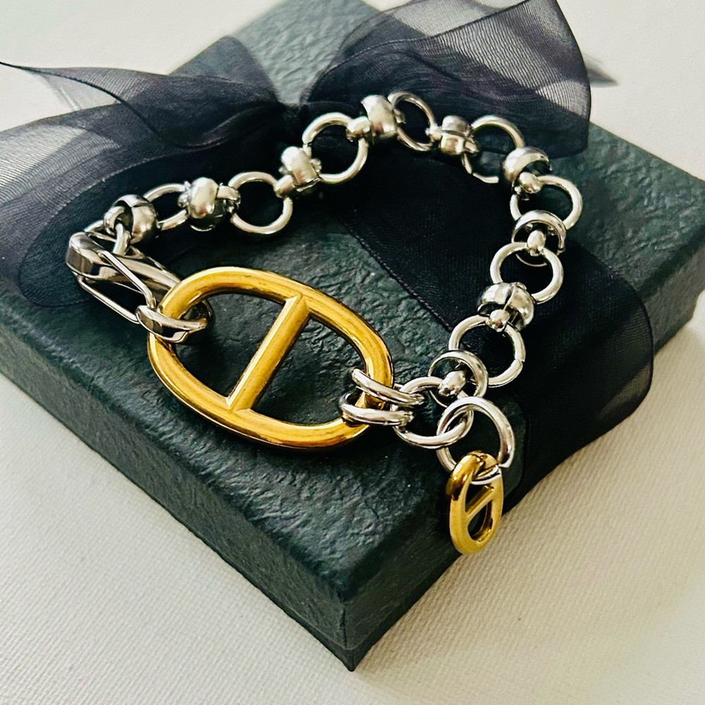 Designer-Inspired Two-Tone Oval Link Bracelet - Gold & Silver Stainless Steel - Picture 3 of 6